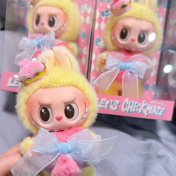 100% Original Pop Mart V3 Monsters Let's Checkmate Figure Pendant Surprise Blind Box Labubu - Bild 6