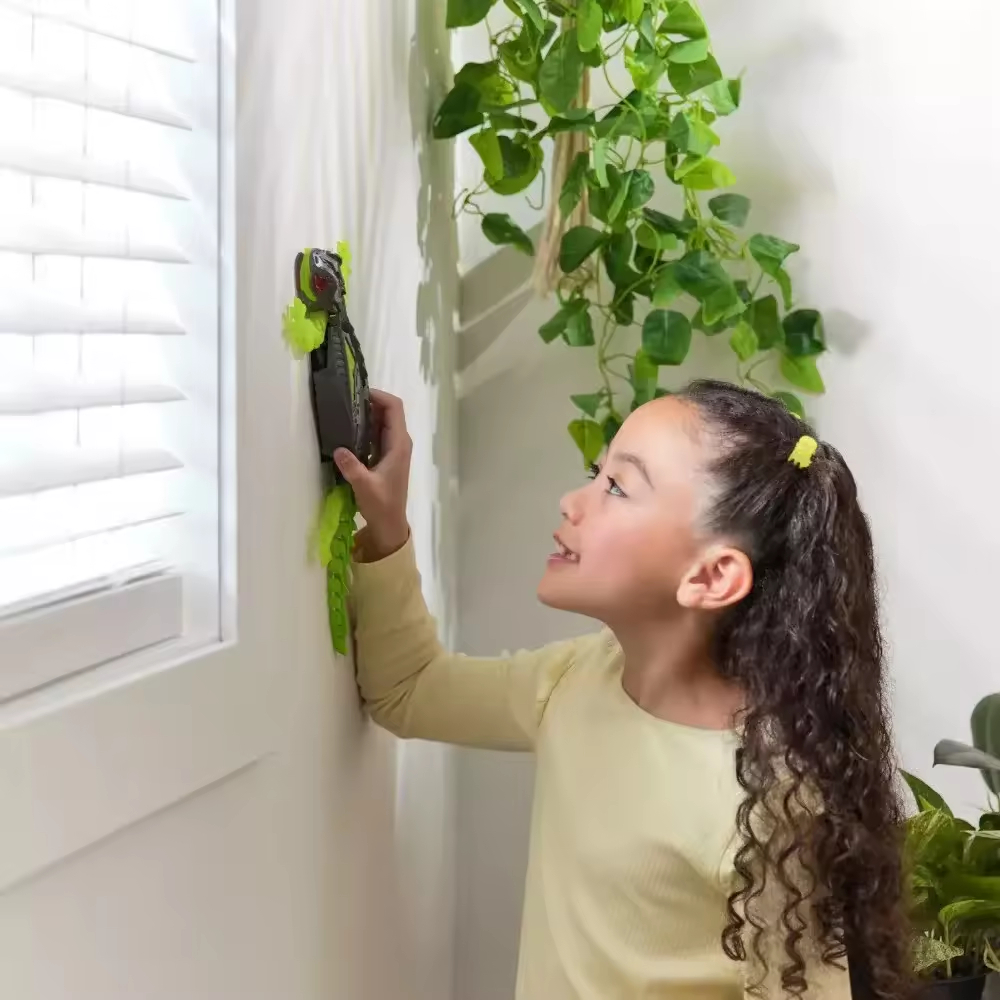 New IR Wall Crawler Gecko Rechargeable Infrared Remote Control Robot Toy Wall Climbing Gecko RC Toy - 영상 4